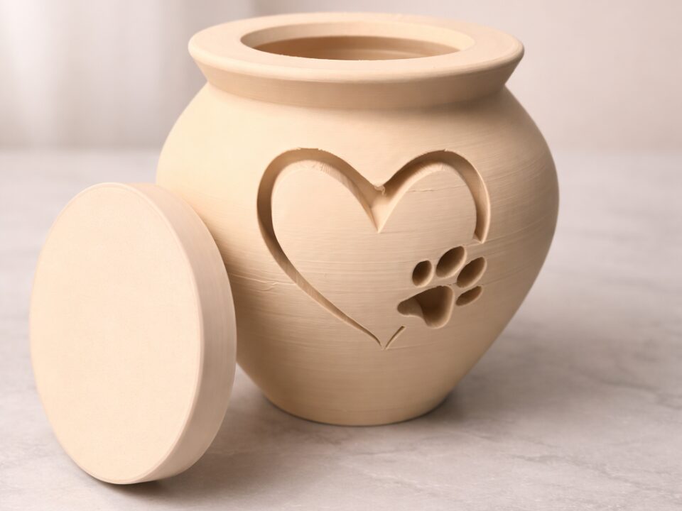 Pet memorial urn